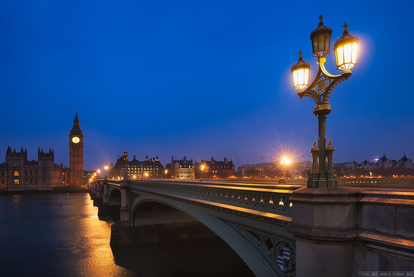 Lamp on the bridge - HDRshooter