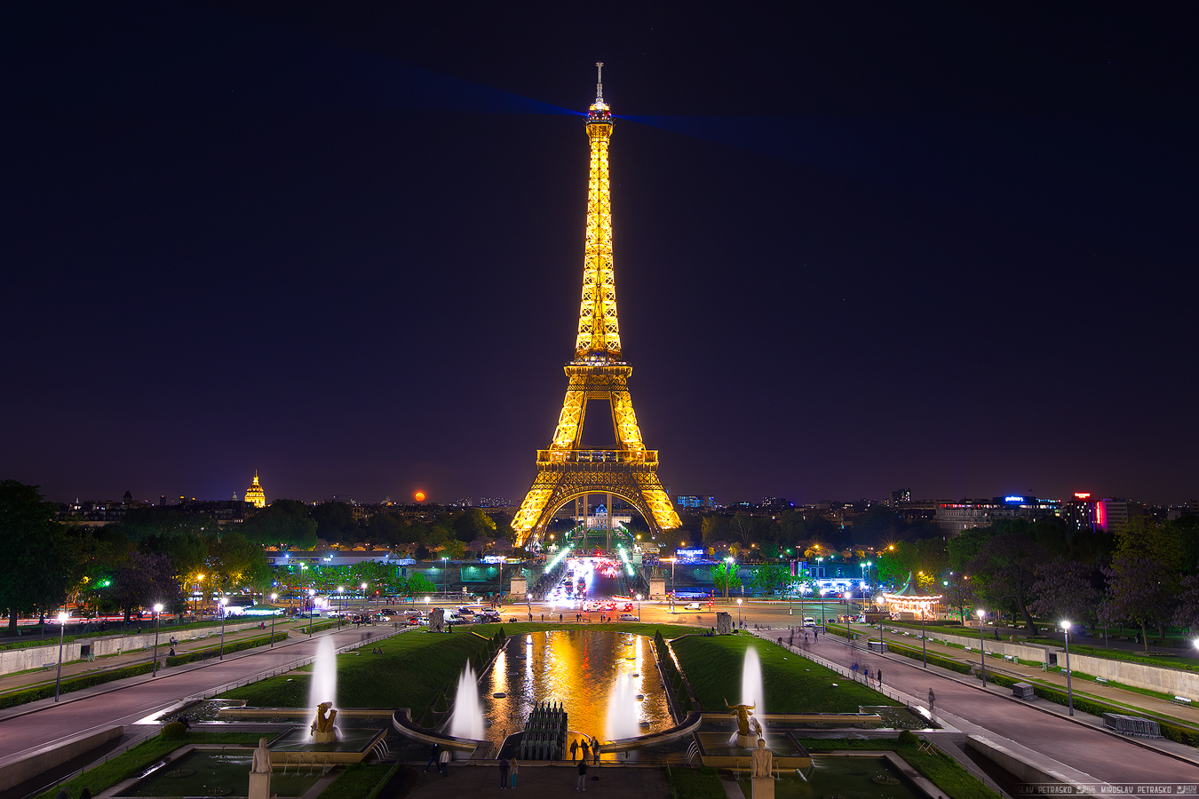 Eiffel tower by night - HDRshooter