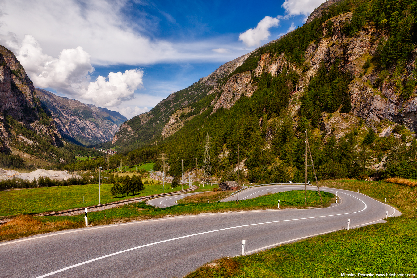 The curvy road - HDRshooter