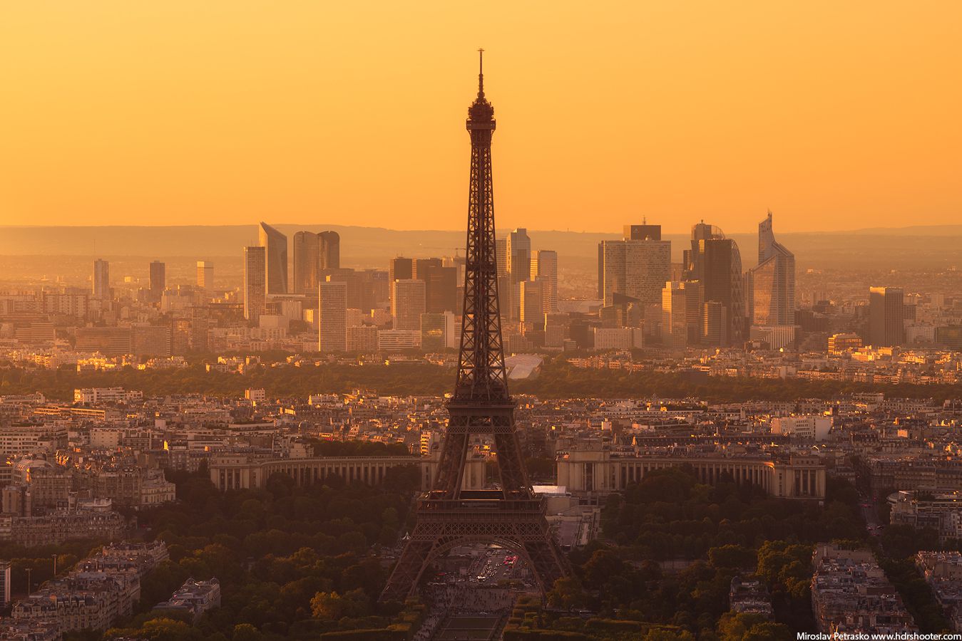 Golden sky at the Eiffel tower - HDRshooter