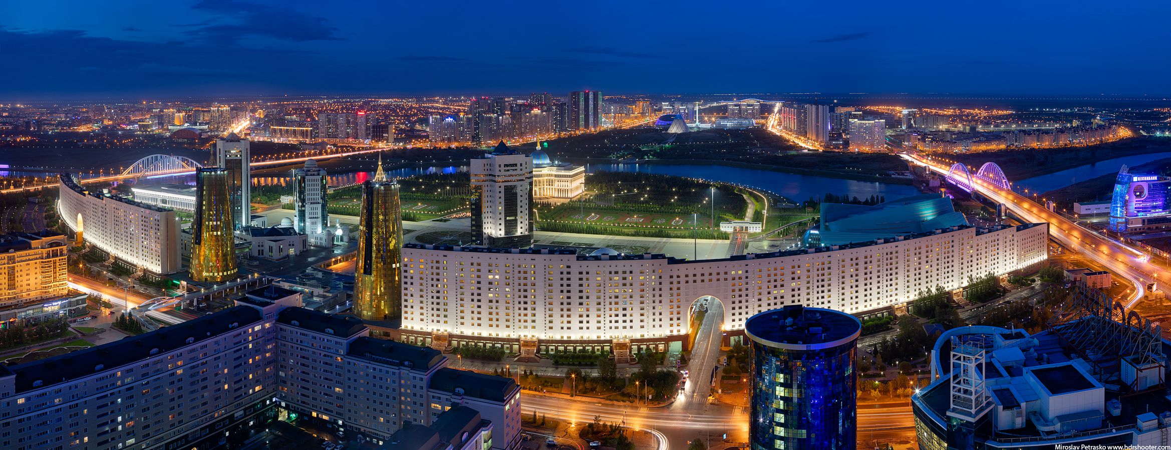 Астана ночью центр